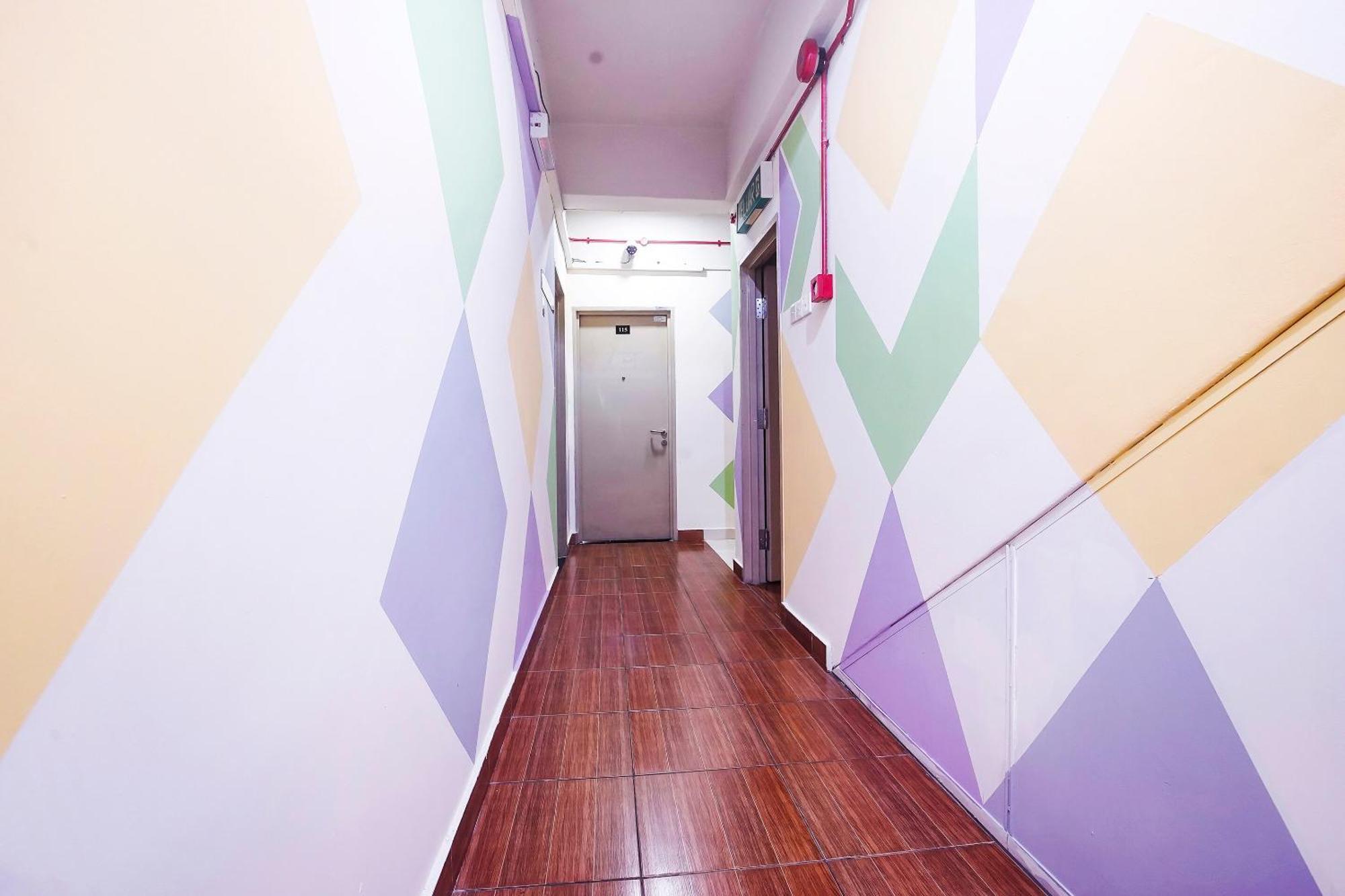 Hotel Night Queen Salak Tinggi Sepang Exterior foto